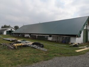 Lemezfedés régi nádtetőre bontás nélküli kivitelezéssel